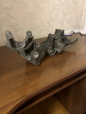 Кронштейн генератора натяжной 07K903143E VAG