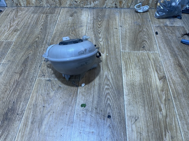 Бачок расширительный Volkswagen Passat B8