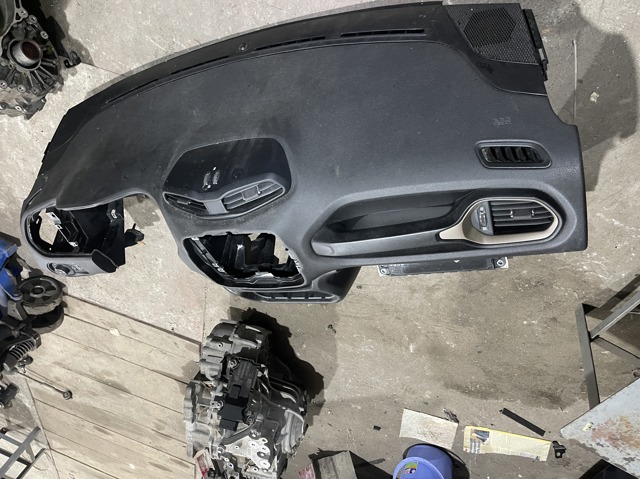 5UV73LXHAA CHRYSLER Панель салона передняя "торпедо" купить в Винница