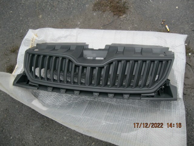 VAG 6V0853653A Решетка радиатора в наличии Каменское
