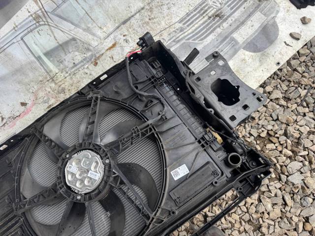 VAG 3G0805588N Рамка радиатора в наличии Полтава