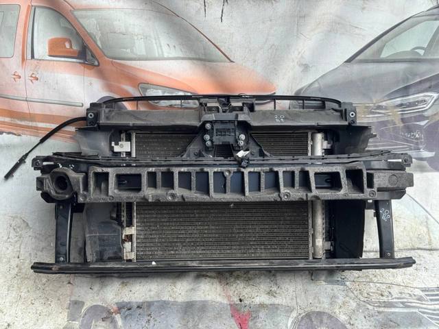 VAG 3G0807889 Кронштейн бампера переднего центральный в наличии Ирпень