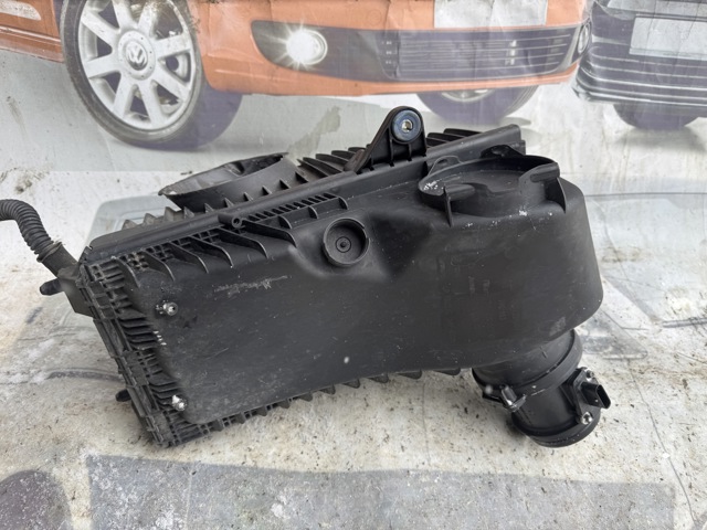 7P0129601 VAG Корпус воздушного фильтра купить в Чернигов