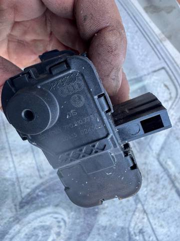 VAG 7P0810773B Мотор-привод открытия лючка бака в наличии Хмельницкий