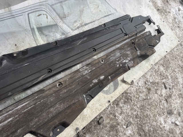7P0825202C Защита днища правая купить Чернигов