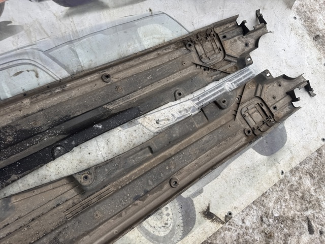 VAG 7P0825202C Защита днища правая в наличии Сумы