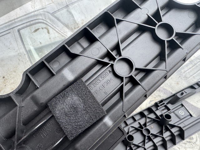 VAG 7P0863599A в наличии Ровно