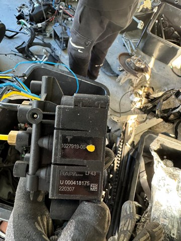102791900B TESLA Блок клапанов регулируемой подвески купить в Винница