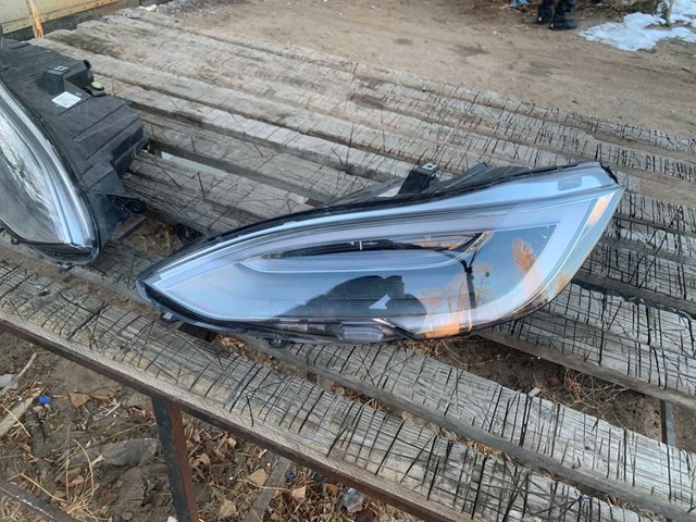 Фара 105357000G TESLA