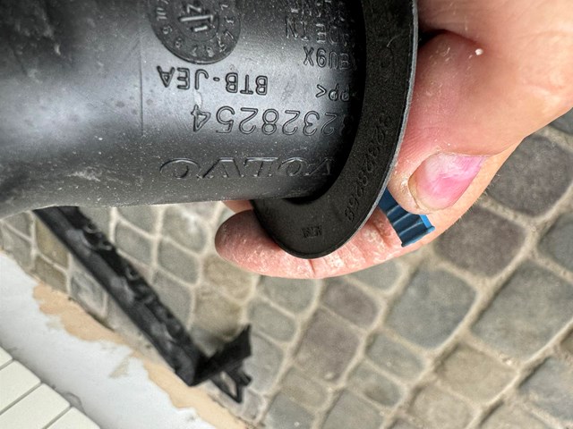 32328254 VOLVO Горловина бачка омывателя купить в Николаев