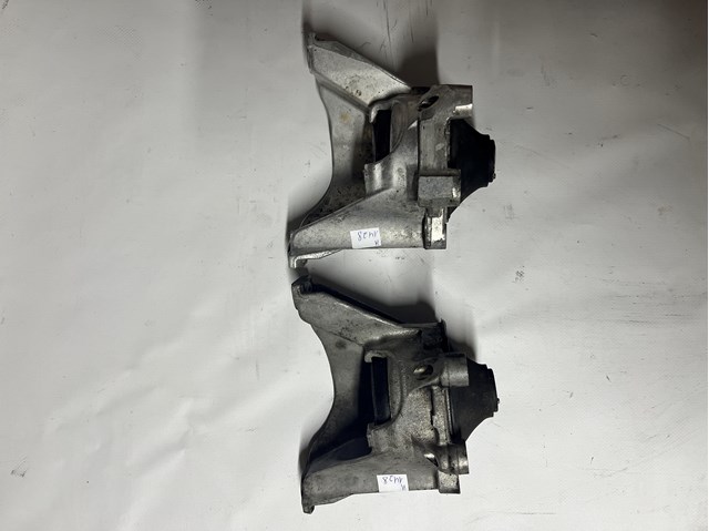 Подушка (опора) двигателя, правая нижняя 50820SWYE01 HONDA
