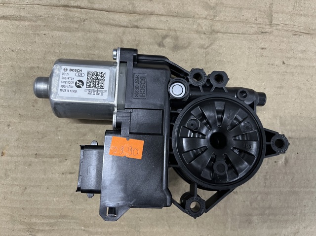 Привод электростеклоподъемника передний 82450AT100 HYUNDAI