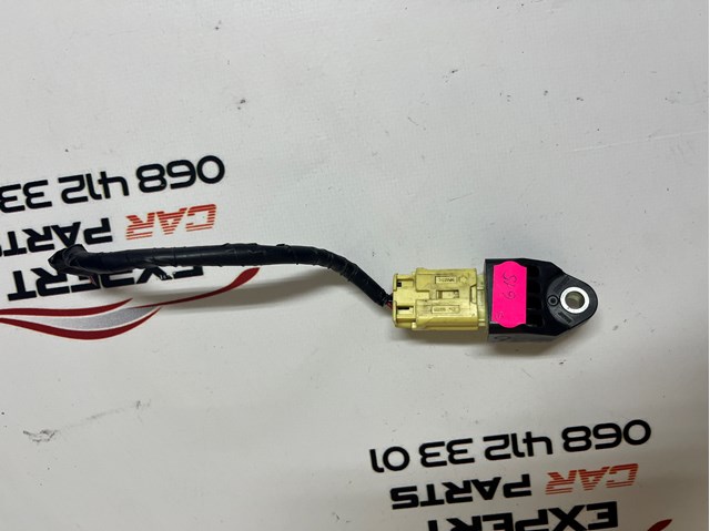 Датчик AIRBAG передний 98235SC000 SUBARU