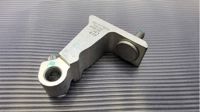 VAG 80A831403D Петля двери передней левой в наличии Запорожье