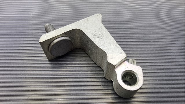 VAG 80A831403D Петля двери передней левой в наличии Чернигов