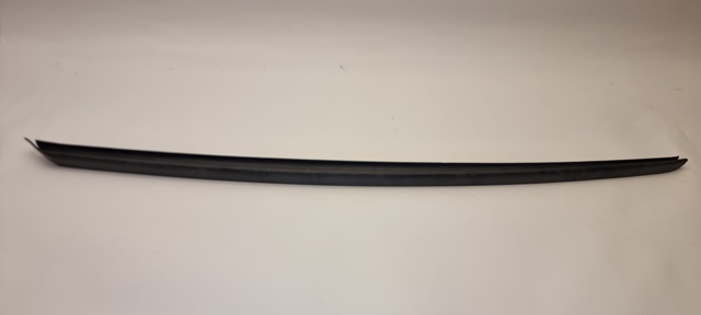 Защитная накладка переднего стекла левая 8W0854327C VAG