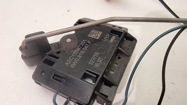 8W0919047F VAG Датчик уровня топлива в баке правый купить в Николаев