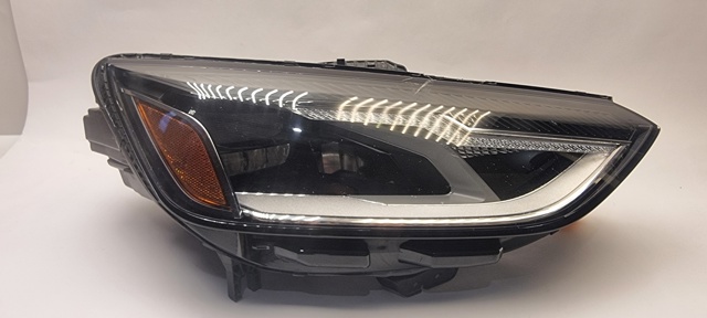 Фара правая 8W0941012B VAG