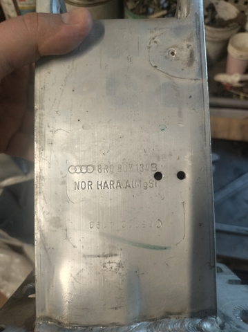 Кронштейн усилителя переднего бампера 8R0807134B VAG