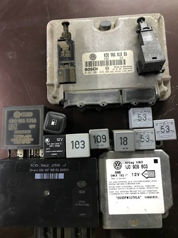 Компьютер двигателя 038906018BQ VAG