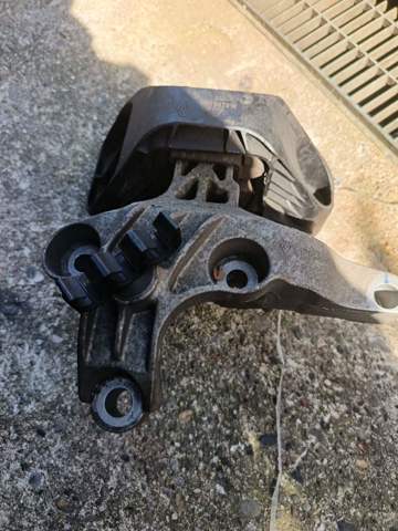 112845638R RENAULT Правая подушка двигателя купить в Каменское