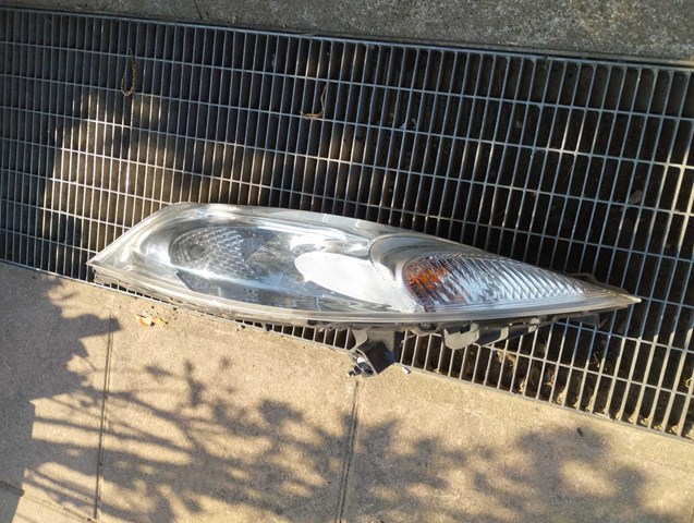 Поворотник правый 261201KL0B NISSAN