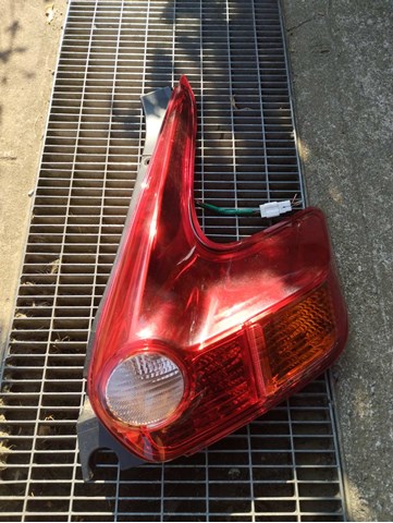 Фонарь задний правый 265501KA0A NISSAN
