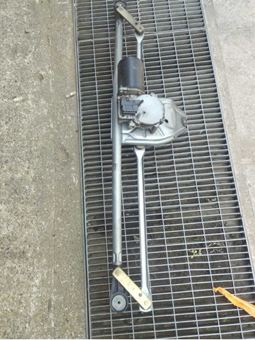 Мотор стеклоочистителя стекла (трапеции) Ford Mondeo I