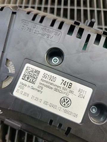 VAG 5G1920741B Приборная доска (щиток приборов) в наличии Сумы