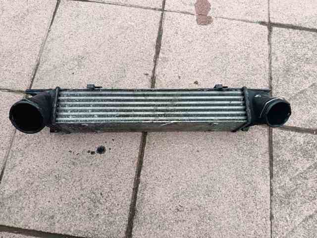 Радиатор интеркуллера 7798788 BMW