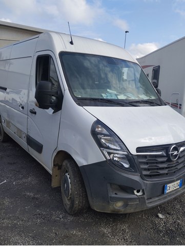 Пассажирская передняя дверь 801001682R RENAULT