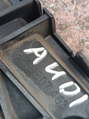 VAG 8K9807453 Направляющая заднего бампера левая в наличии Черновцы