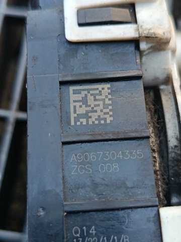 MERCEDES 9067304335 Замок двери боковой сдвижной правой в наличии Львов