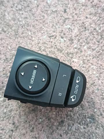 Блок управления зеркалами заднего вида, на двери 93530D9000 HYUNDAI