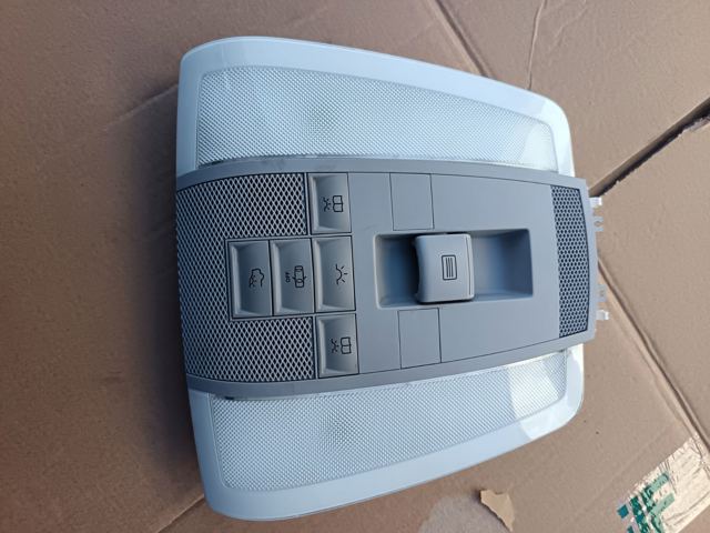 Плафоны внутреннего освещения A2048201723 MERCEDES