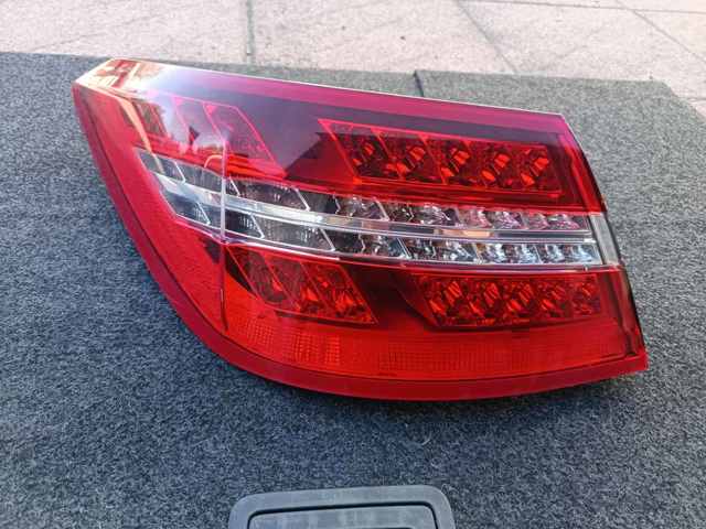 Задний левый внешний фонарь A2078200164 MERCEDES