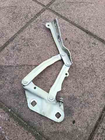 Правая петля капота  KK3116800AB FORD