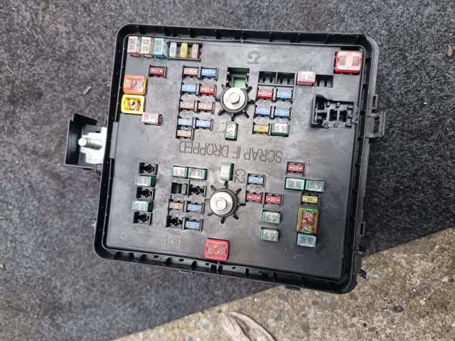 Блок реле и предохранителей KK3T14D068CD FORD