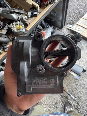Дроссельная заслонка 03C128063B VAG