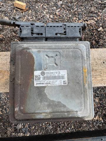 Электронный блок управления двигателем 03G906018CE VAG