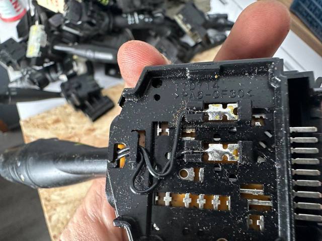 MITSUBISHI 17D714 Переключатель подрулевой правый в наличии Сумы