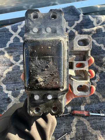 1K0199555 Подушка (опора) двигателя левая купить Ирпень