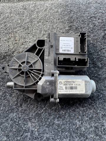 Мотор стеклоподъемника двери передней, правой 1T0959702 VAG