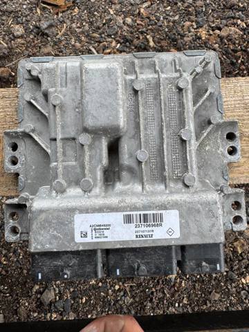 Электронный блок управления двигателем 237106968R RENAULT