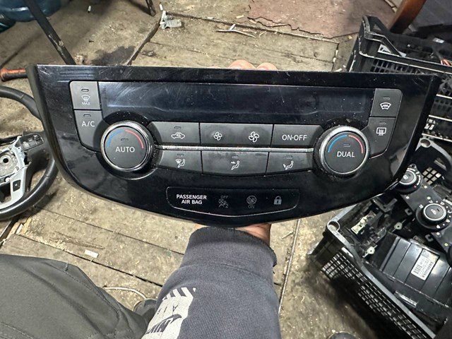 Блок управления печкой 275004EA1A NISSAN