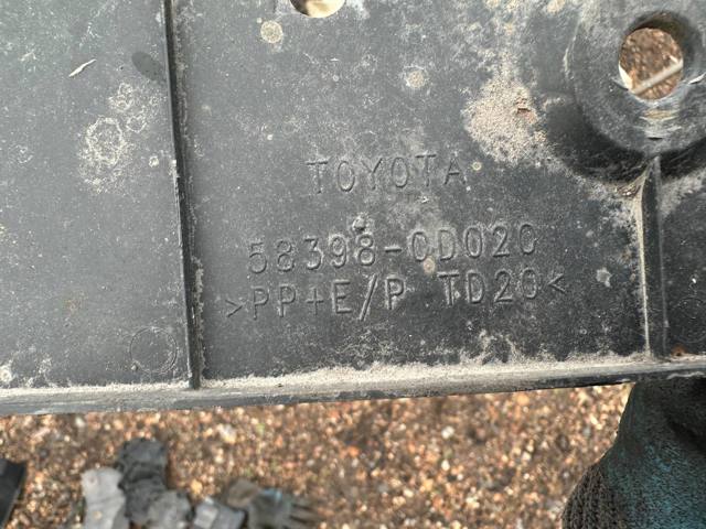 TOYOTA 583980D020 в наличии Тернополь