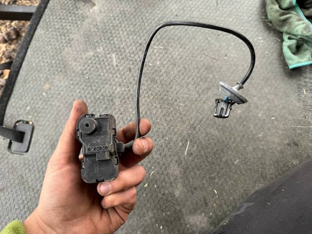 Замок открывания лючка бензобака 5C6810773K VAG