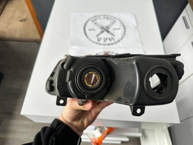 VAG 6R0941062C Фара противотуманная правая в наличии Черновцы