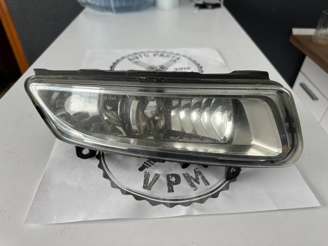 Туманка правая 6R0941062C VAG