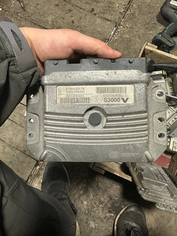 Модуль управления двигателем 8200242405 RENAULT